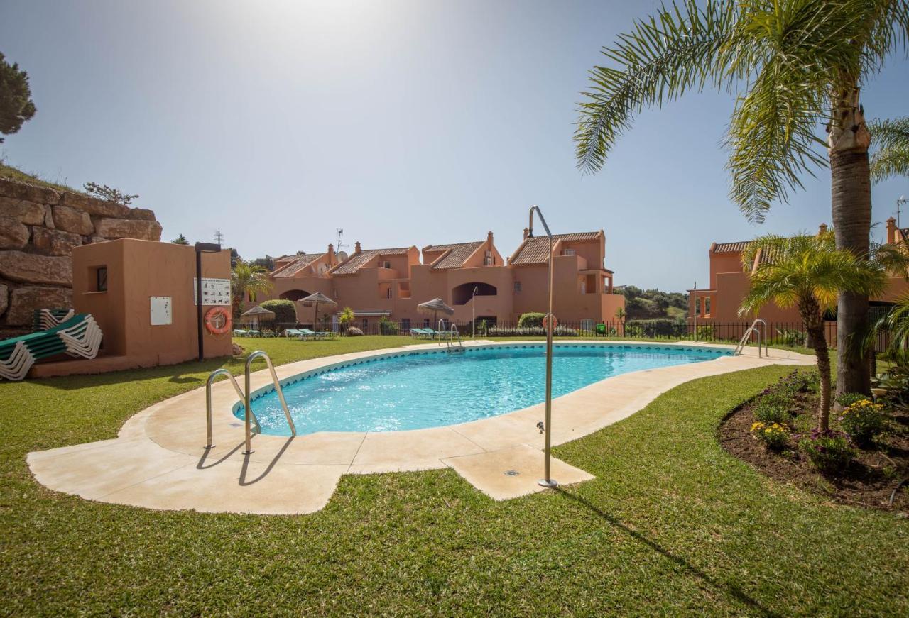 1 Marbella Beach Golf Apartment Exterior photo
